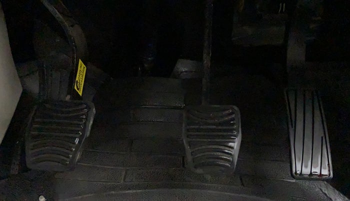 2022 Mahindra XUV300 W8(O) TURBO GDI, Petrol, Manual, 16,155 km, Pedals