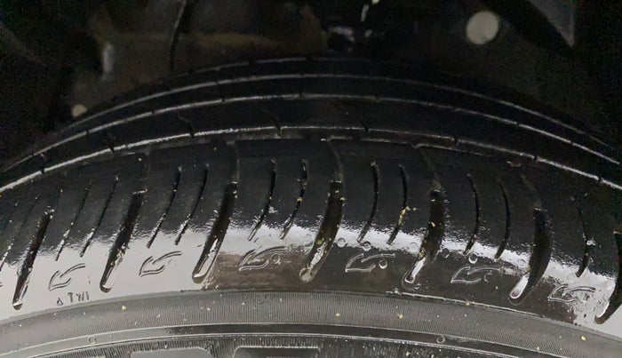 2022 Mahindra XUV300 W8(O) TURBO GDI, Petrol, Manual, 16,155 km, Left Front Tyre Tread