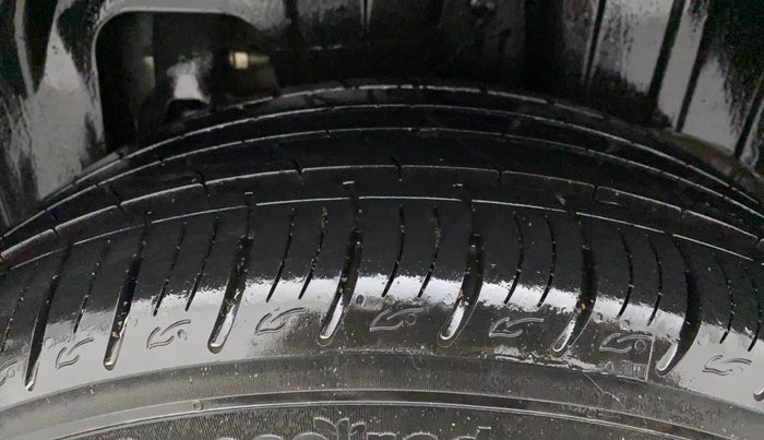 2022 Mahindra XUV300 W8(O) TURBO GDI, Petrol, Manual, 16,155 km, Left Rear Tyre Tread
