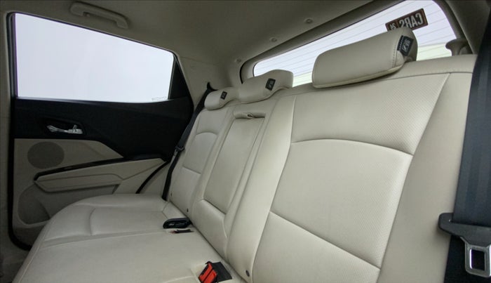2022 Mahindra XUV300 W8(O) TURBO GDI, Petrol, Manual, 16,155 km, Right Side Rear Door Cabin
