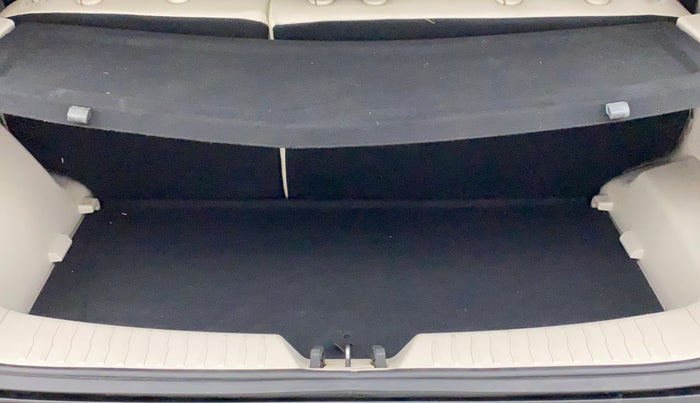2022 Mahindra XUV300 W8(O) TURBO GDI, Petrol, Manual, 16,155 km, Boot Inside