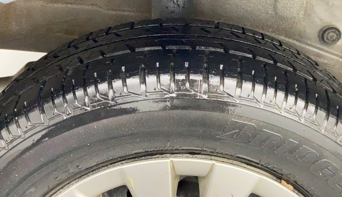 2011 Toyota Etios Liva G, Petrol, Manual, 34,111 km, Right Rear Tyre Tread
