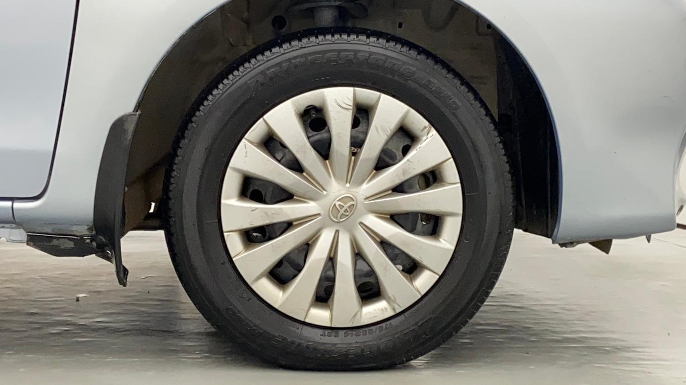2011 Toyota Etios Liva G, Petrol, Manual, 34,111 km, Right Front Wheel