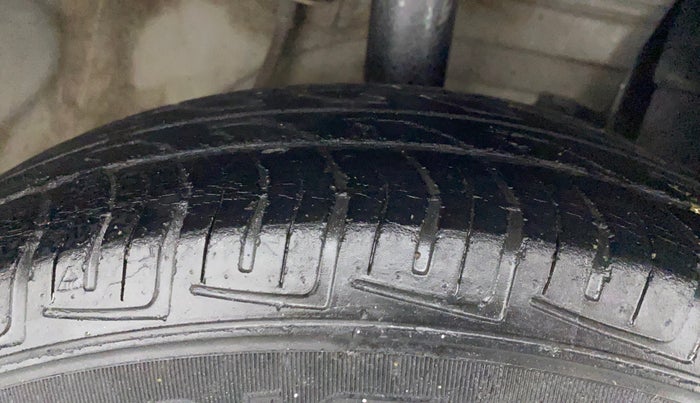 2015 Datsun Go Plus T, Petrol, Manual, 97,380 km, Right Front Tyre Tread