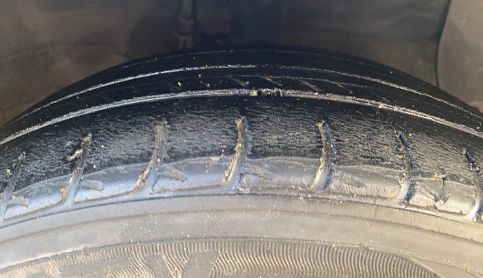 2018 Hyundai Grand i10 SPORTZ 1.2 KAPPA VTVT DUAL TONE, Petrol, Manual, 1,19,801 km, Right Front Tyre Tread