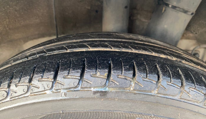 2018 Hyundai Grand i10 SPORTZ 1.2 KAPPA VTVT DUAL TONE, Petrol, Manual, 1,19,801 km, Left Rear Tyre Tread