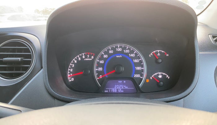 2018 Hyundai Grand i10 SPORTZ 1.2 KAPPA VTVT DUAL TONE, Petrol, Manual, 1,19,801 km, Odometer Image