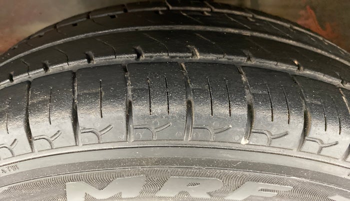 2013 Maruti Alto 800 LXI, Petrol, Manual, 80,700 km, Left Front Tyre Tread