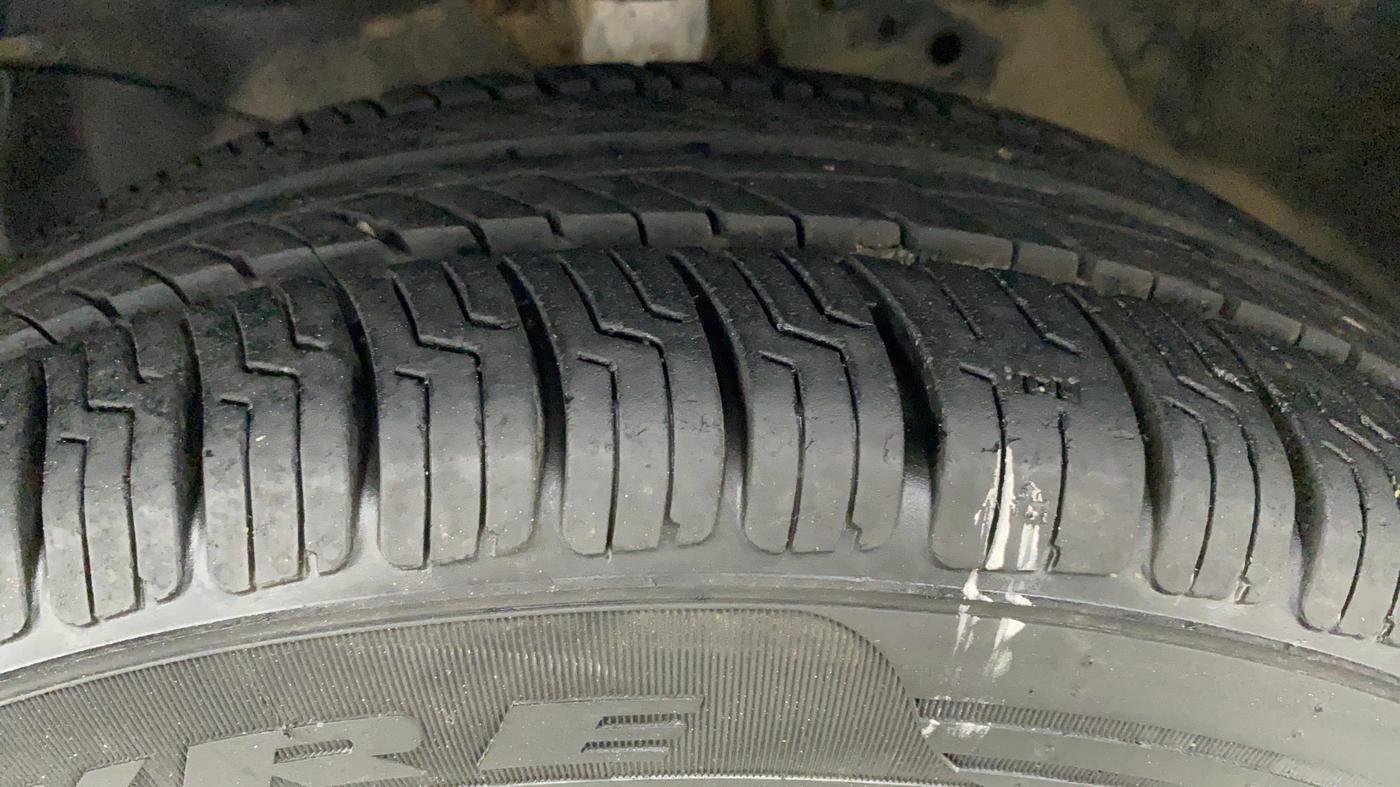 2015 Honda Brio S MT, Petrol, Manual, 14,214 km, Left Front Tyre Tread