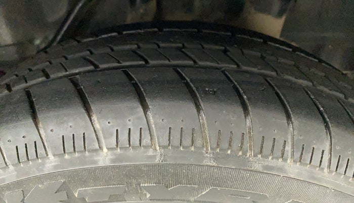 2015 Honda Brio S MT, Petrol, Manual, 14,214 km, Left Rear Tyre Tread