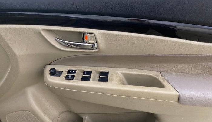 2015 Maruti Ciaz VXI, Petrol, Manual, 73,990 km, Driver Side Door Panels Control