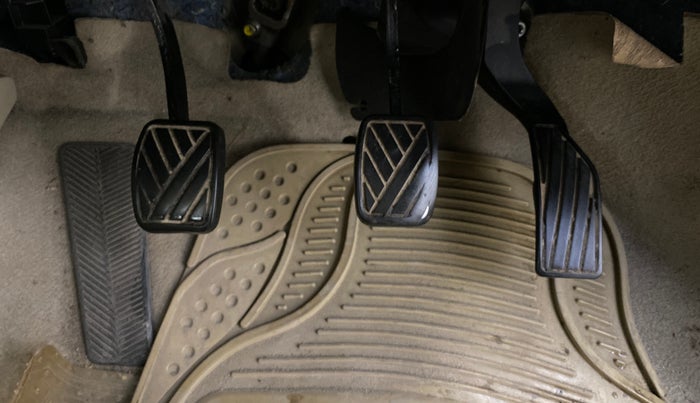 2015 Maruti Ciaz VXI, Petrol, Manual, 73,990 km, Pedals