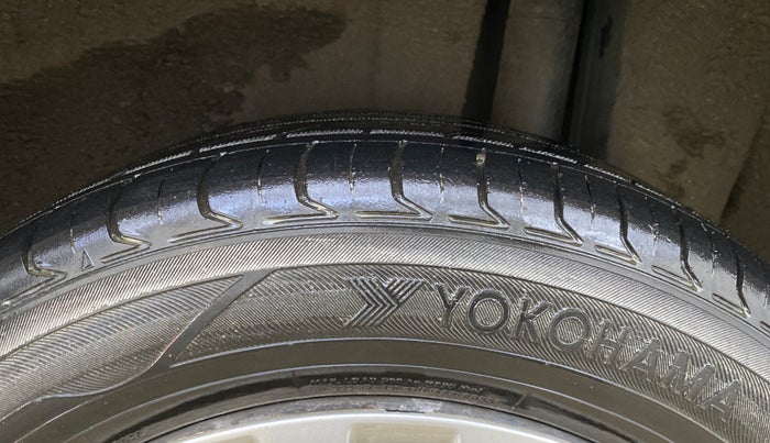 2015 Maruti Ciaz VXI, Petrol, Manual, 73,990 km, Left Rear Tyre Tread