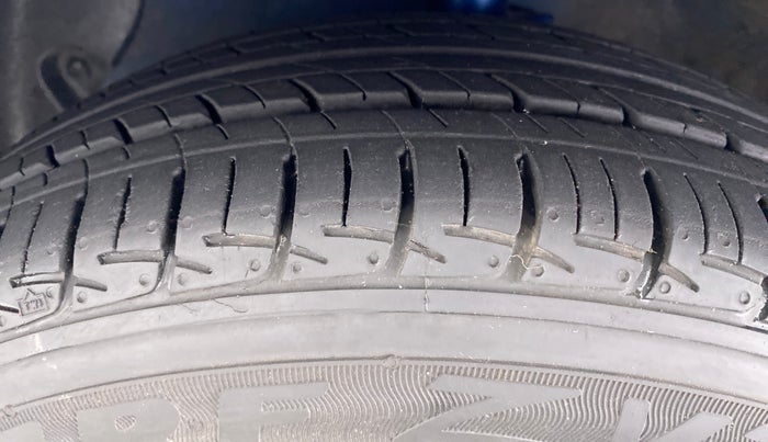 2018 Hyundai Grand i10 Magna 1.2 AT  VTVT, Petrol, Automatic, 44,200 km, Left Front Tyre Tread
