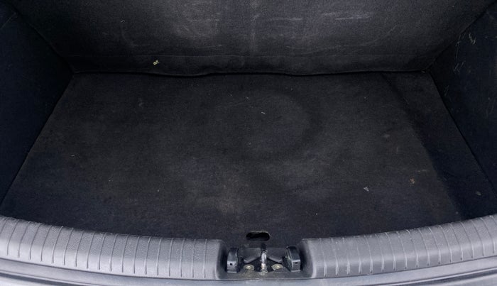2018 Hyundai Grand i10 Magna 1.2 AT  VTVT, Petrol, Automatic, 44,200 km, Boot Inside