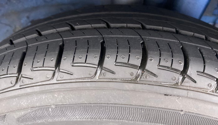 2018 Hyundai Grand i10 Magna 1.2 AT  VTVT, Petrol, Automatic, 44,200 km, Left Rear Tyre Tread