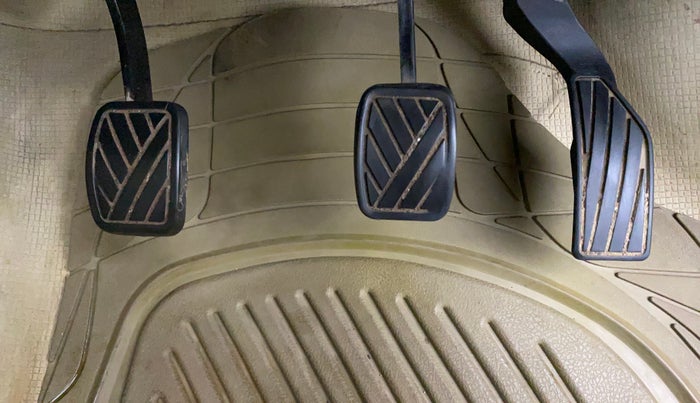 2014 Maruti Ertiga VXI, Petrol, Manual, 1,16,437 km, Pedals