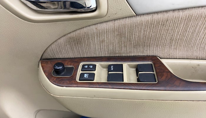 2014 Maruti Ertiga VXI, Petrol, Manual, 1,16,437 km, Driver Side Door Panels Control