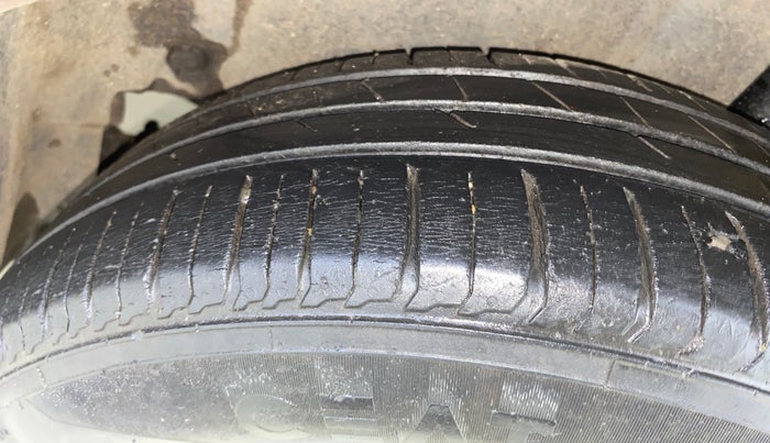2014 Maruti Ertiga VXI, Petrol, Manual, 1,16,437 km, Left Rear Tyre Tread