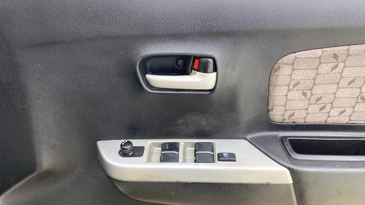 2014 Maruti Wagon R 1.0 VXI, Petrol, Manual, 51,464 km, Driver Side Door Panels Control