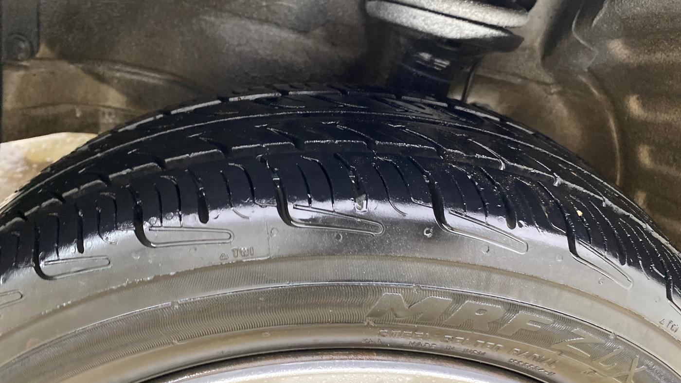 2014 Maruti Wagon R 1.0 VXI, Petrol, Manual, 51,464 km, Left Front Tyre Tread