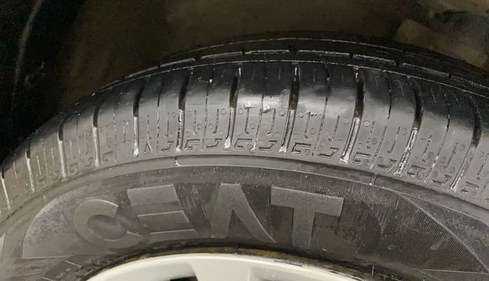 2017 Maruti Ciaz DELTA 1.4 MT PETROL, Petrol, Manual, 59,047 km, Right Front Tyre Tread