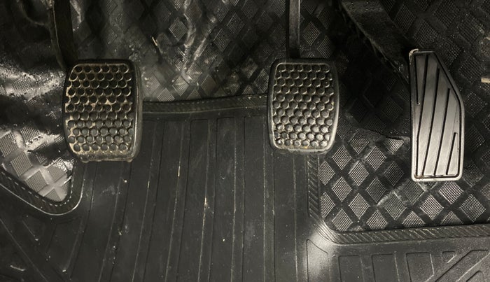 2017 Maruti Alto 800 LXI, Petrol, Manual, 70,869 km, Pedals