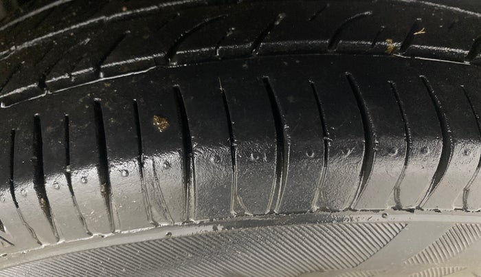 2017 Maruti Alto 800 LXI, Petrol, Manual, 70,869 km, Left Rear Tyre Tread