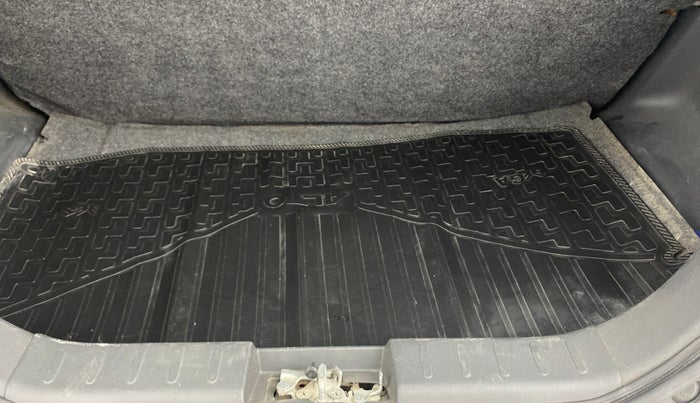 2017 Maruti Alto 800 LXI, Petrol, Manual, 70,869 km, Boot Inside