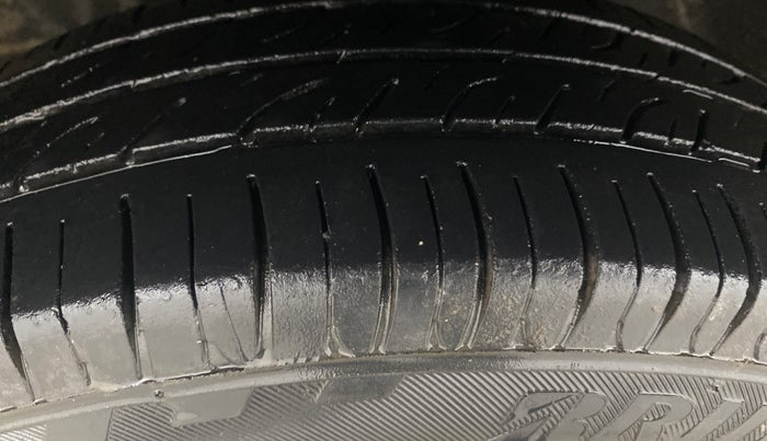 2017 Maruti Alto 800 LXI, Petrol, Manual, 70,869 km, Left Front Tyre Tread