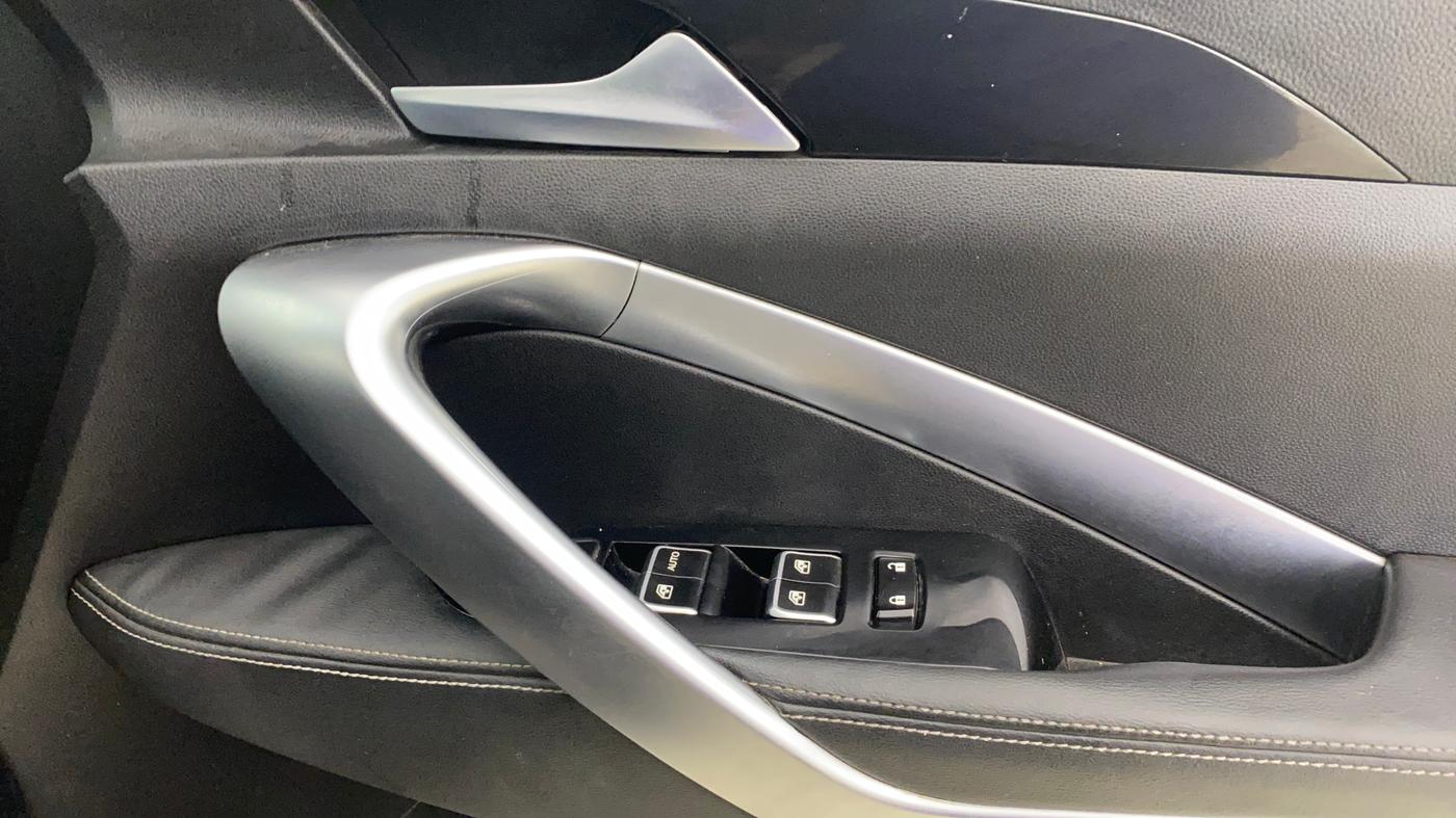2019 MG HECTOR SHARP 1.5 DCT PETROL, CNG, Automatic, 89,506 km, Driver Side Door Panels Control