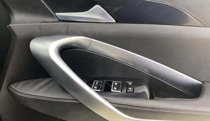 2019 MG HECTOR SHARP 1.5 DCT PETROL, CNG, Automatic, 89,491 km, Driver Side Door Panels Control