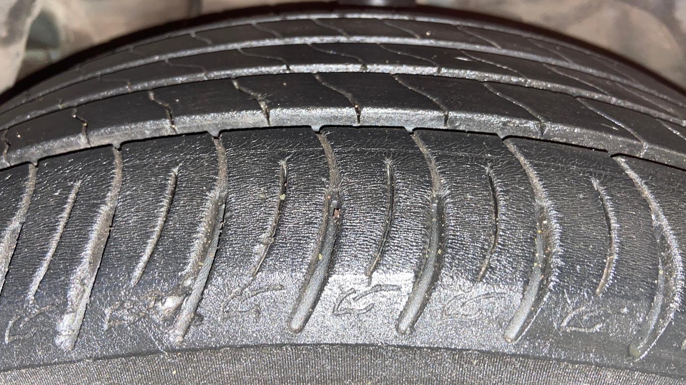2019 Mahindra XUV300 W8 (O) 1.5 DIESEL, Diesel, Manual, 84,759 km, Left Front Tyre Tread