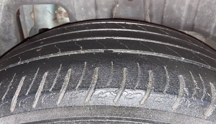 2019 Mahindra XUV300 W8 (O) 1.5 DIESEL, Diesel, Manual, 84,648 km, Left Rear Tyre Tread