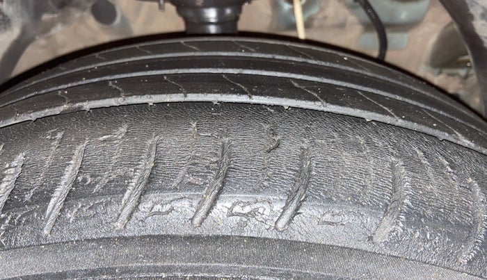2019 Mahindra XUV300 W8 (O) 1.5 DIESEL, Diesel, Manual, 84,648 km, Right Front Tyre Tread