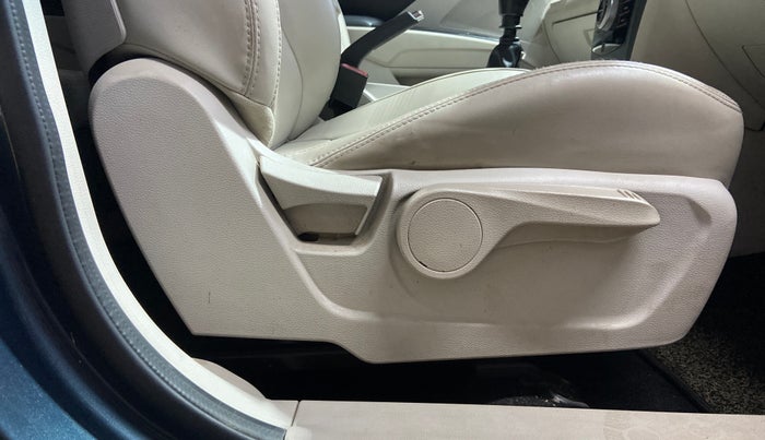 2019 Mahindra XUV300 W8 (O) 1.5 DIESEL, Diesel, Manual, 84,648 km, Driver Side Adjustment Panel