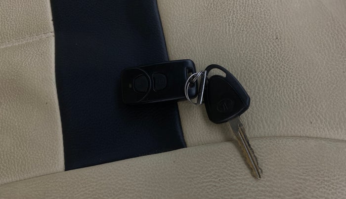 2015 Tata Nano TWIST XTA, Petrol, Automatic, 40,146 km, Key Close Up