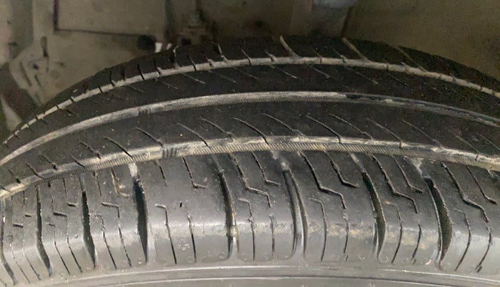 2015 Maruti Swift Dzire VXI, Petrol, Manual, 85,119 km, Left Front Tyre Tread