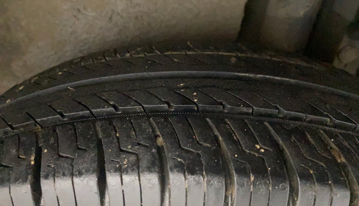 2015 Maruti Swift Dzire VXI, Petrol, Manual, 85,119 km, Left Rear Tyre Tread