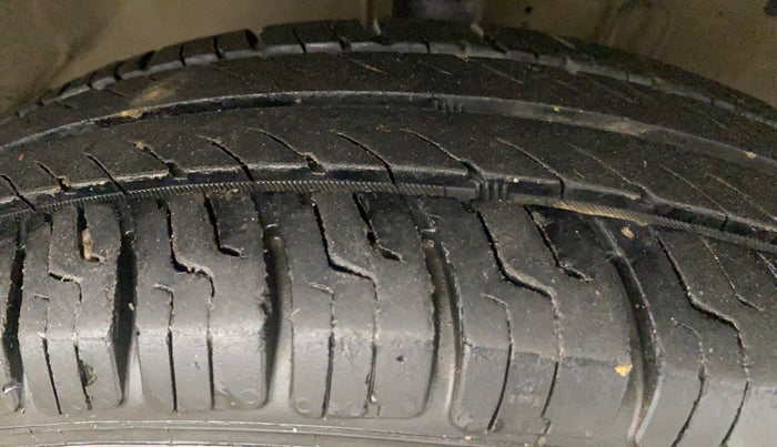 2015 Maruti Swift Dzire VXI, Petrol, Manual, 85,119 km, Right Front Tyre Tread