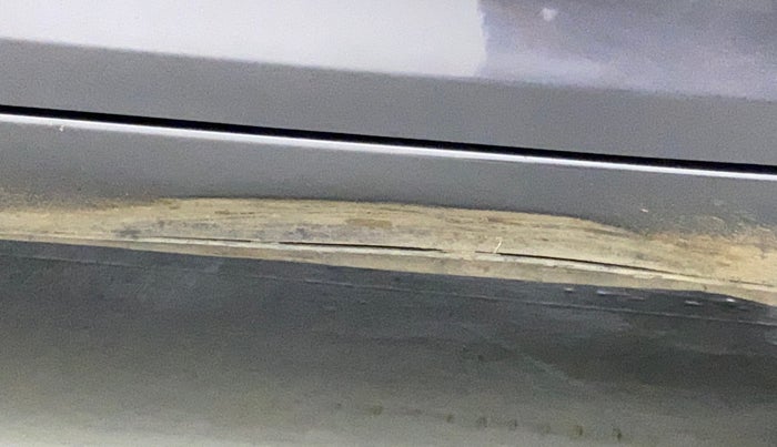 2015 Maruti Swift VXI D, CNG, Manual, 31,645 km, Right running board - Slightly dented