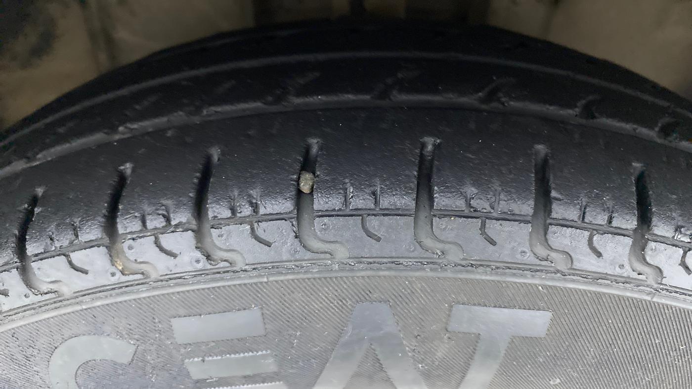 2017 Datsun Redi Go S, Petrol, Manual, 54,032 km, Right Front Tyre Tread