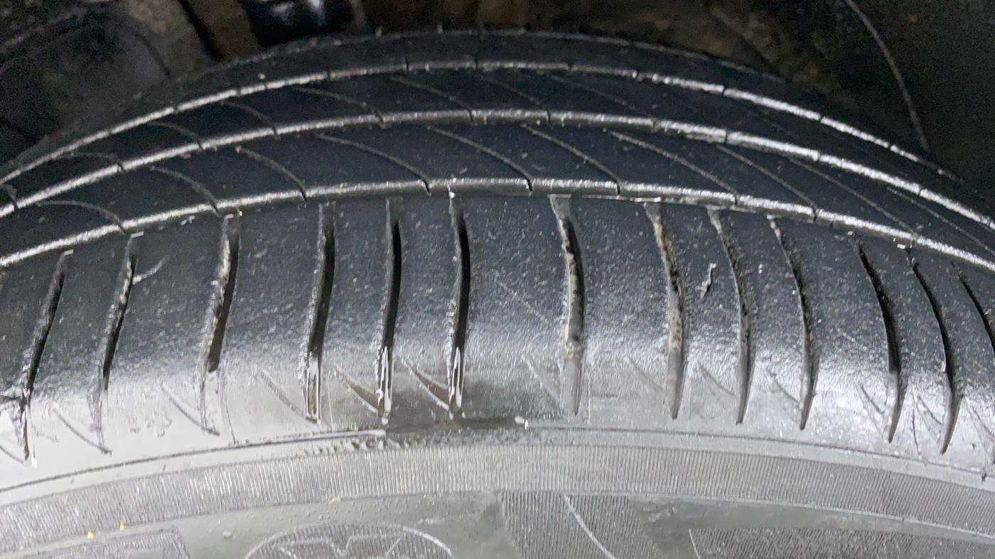 2017 Hyundai Tucson 2WD AT GL DIESEL, Diesel, Automatic, 89,331 km, Left Front Tyre Tread