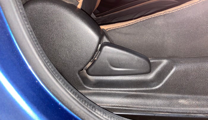 2017 Renault Kwid CLIMBER 1.0 AMT, Petrol, Automatic, 20,515 km, Driver Side Adjustment Panel