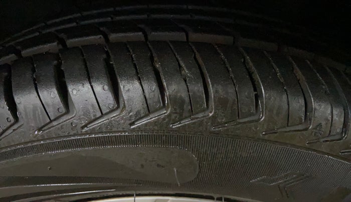 2017 Renault Kwid CLIMBER 1.0 AMT, Petrol, Automatic, 20,515 km, Left Front Tyre Tread