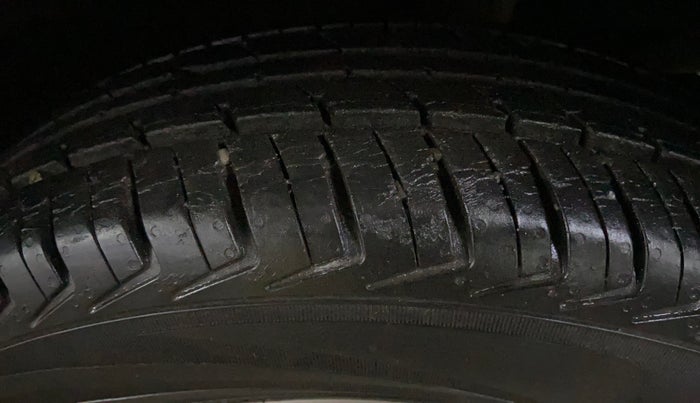 2017 Renault Kwid CLIMBER 1.0 AMT, Petrol, Automatic, 20,515 km, Left Rear Tyre Tread