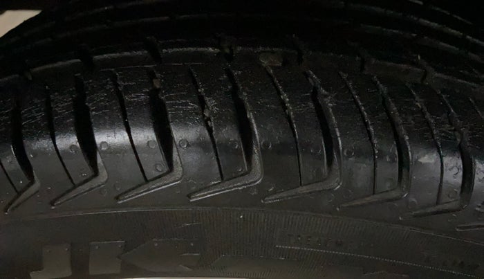 2017 Renault Kwid CLIMBER 1.0 AMT, Petrol, Automatic, 20,515 km, Right Rear Tyre Tread