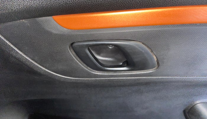 2017 Renault Kwid CLIMBER 1.0 AMT, Petrol, Automatic, 20,515 km, Driver Side Door Panels Control