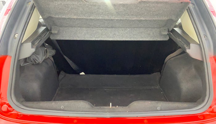 2016 Fiat Punto EVO DYNAMIC 1.2, Petrol, Manual, 60,364 km, Boot Inside