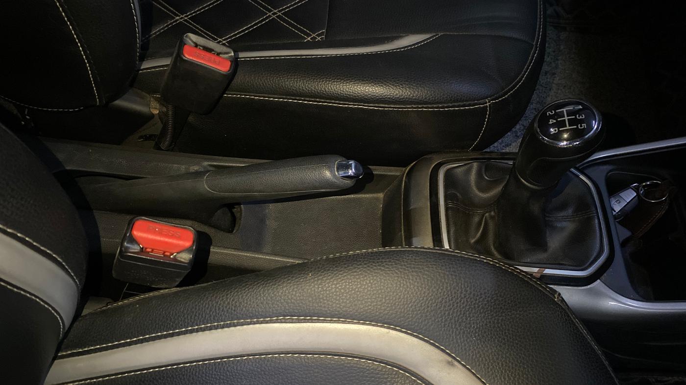 2019 Maruti IGNIS ZETA 1.2, Petrol, Manual, 64,610 km, Gear Lever